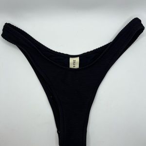 Zulu. Small. Black. Rived.